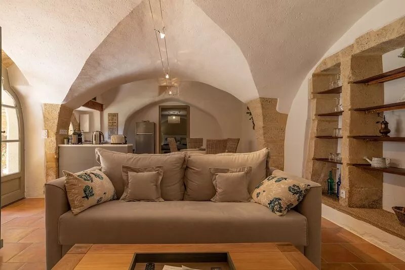 Authentic Provencal Holiday House with 6 bedrooms and private pool