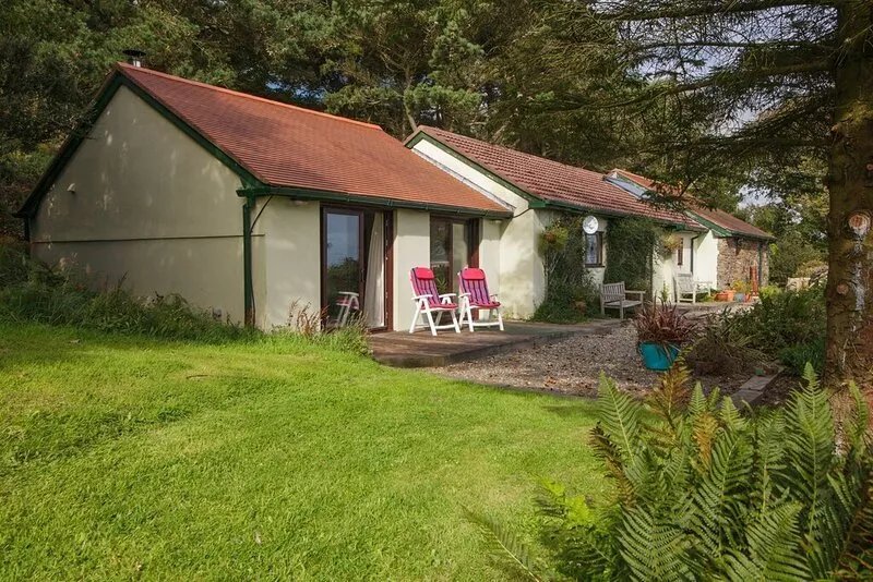 The Pines -  a holiday cottage that sleeps 4 guests  in 2 bedrooms