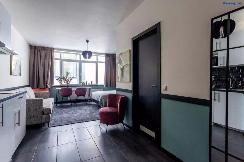 Hey - Long and Short Stay in Brussels