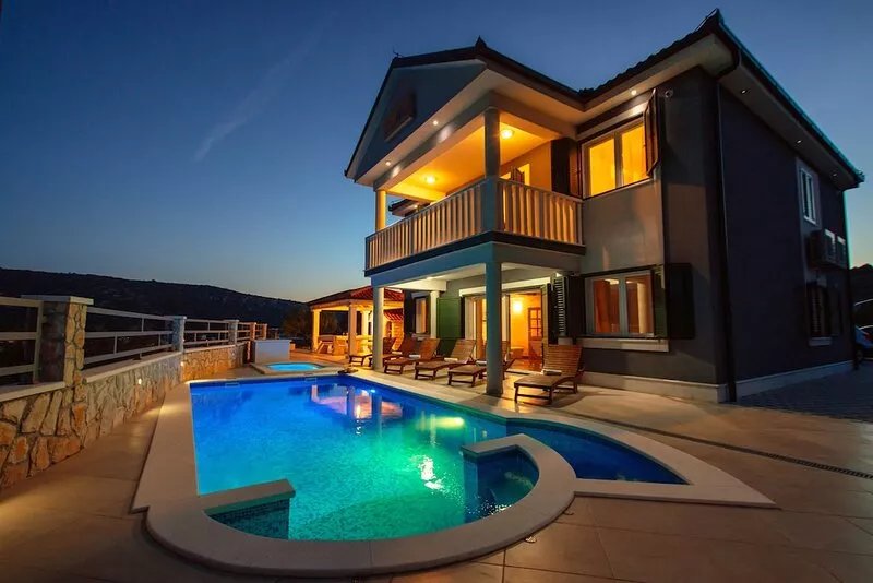 Modern villa with private pool and BBQ, near TROGIR and SPLIT