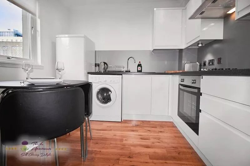 Thistle Apartments - City View Apartment