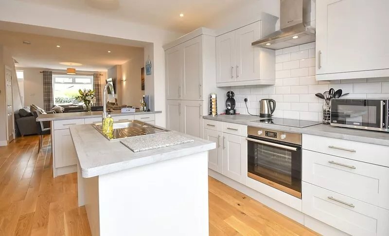 Gertie's Getaway - stunning 3 bed cottage close to beach - pet friendly