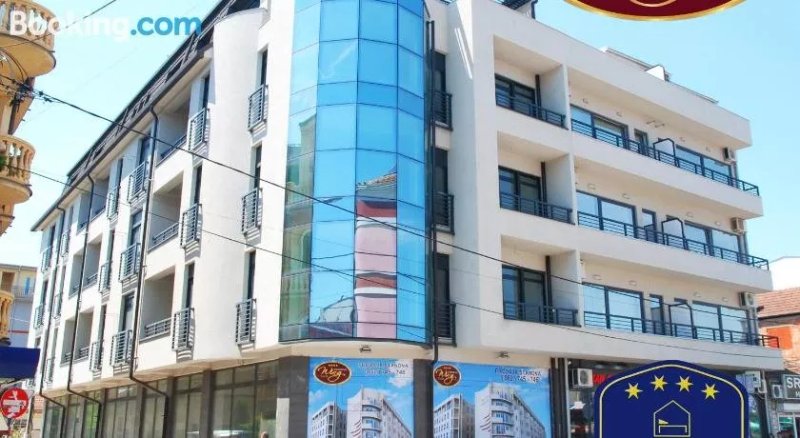 Wing Club Apartments