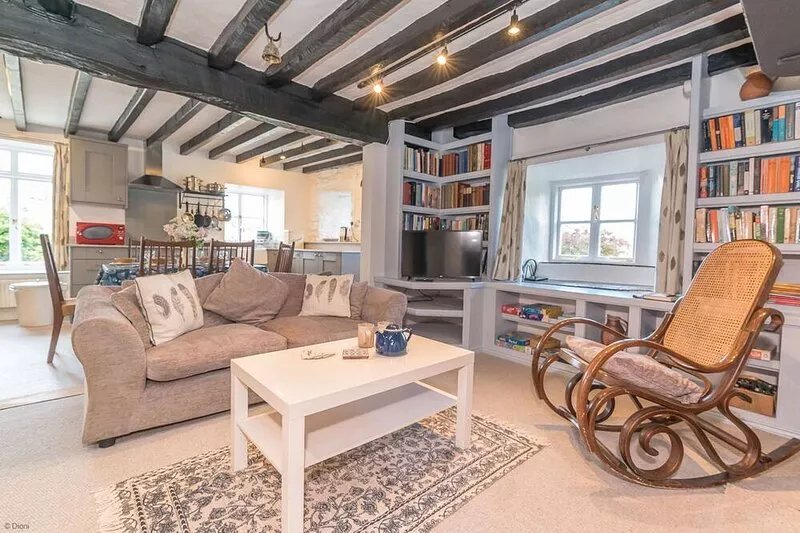 Rural retreat in the mountains with far reaching views | Pwll-Y-March