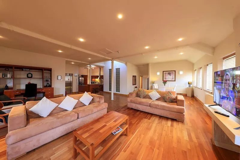 Penthouse Stunning Living In The Creative Quarter