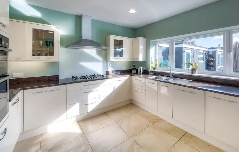 Spacious Family Retreat Near Felpham Beach