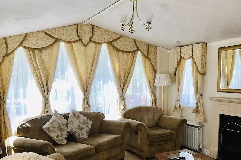 Stunning Caravan on a Quiet Family Park near Tenby