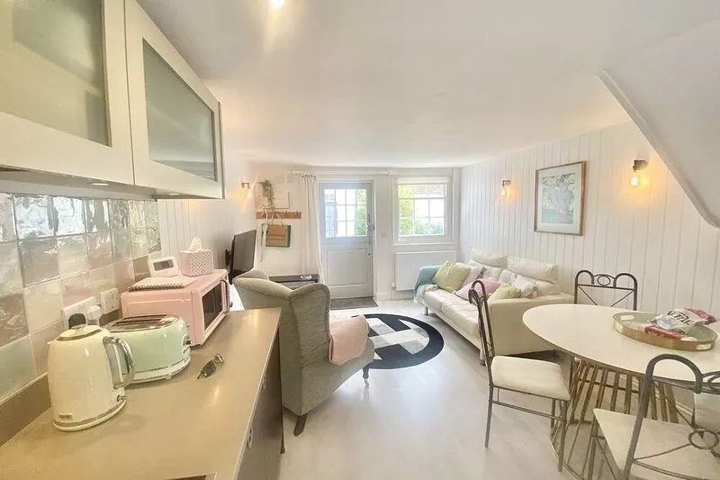 Newgate Cottage by NewFo.rest