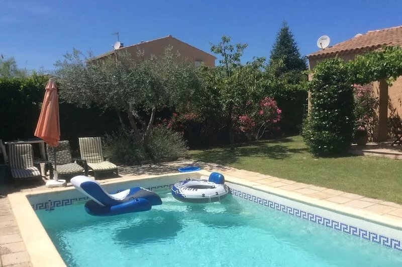 Charming house with private pool near StRémy-de- Provence (4-5 pers)