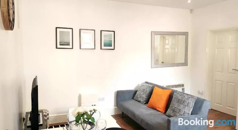 BlueOne Serviced Apartments - Sandon House