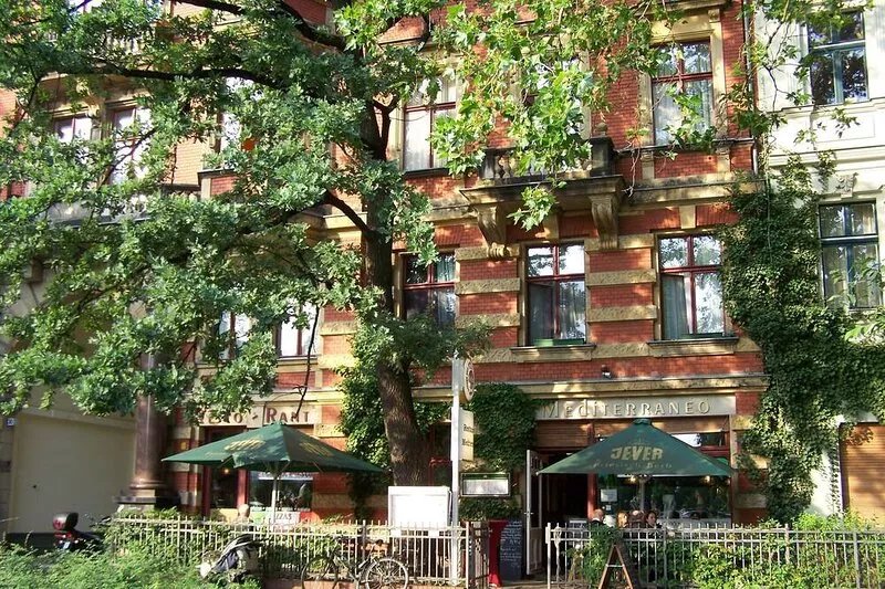 Family-friendly apartment in an old building with modern bathroom & cozy eat-in