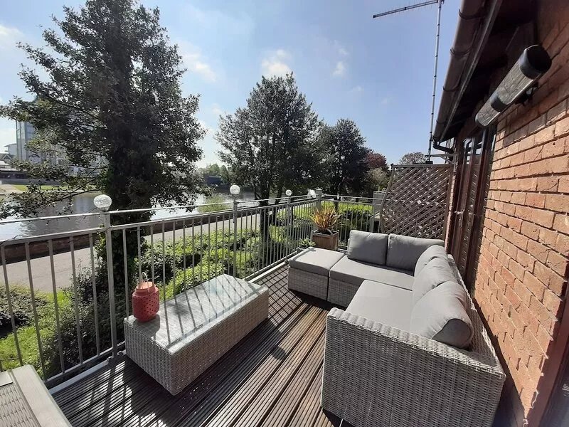 River facing town house with balcony and parking at Trent Bridge.
