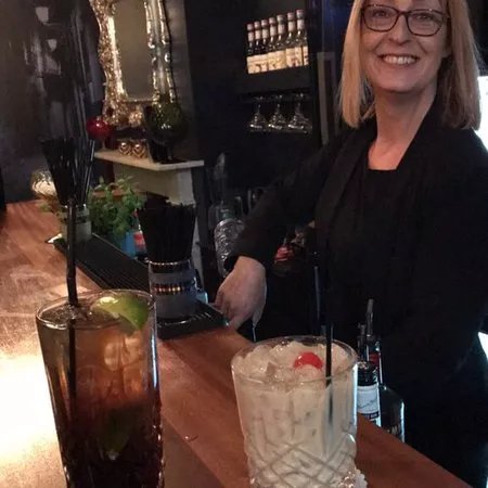 No5 Cocktail & Wine Bar