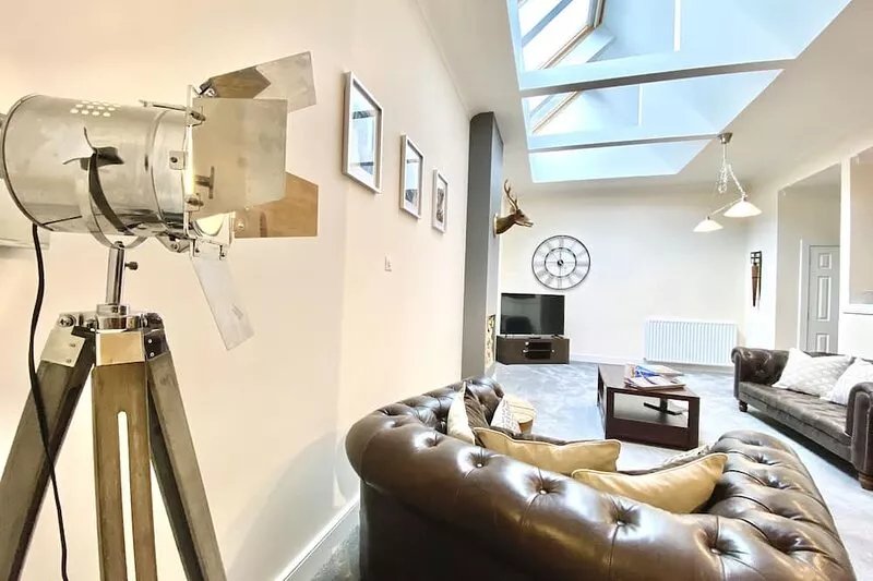 Luxury Executive 2Bed Apartment in Elgin-Free Parking & WiFi 2 Bathrooms