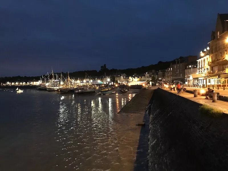 In the heart of Cancale, rated 3 stars, all on foot and with every comfort.