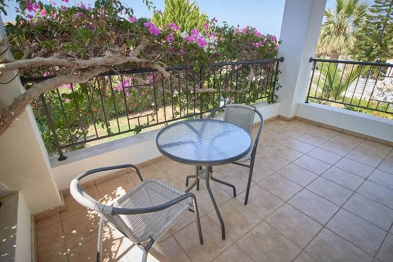 3 bedroom villa in a private village, 4 minutes to the beach!