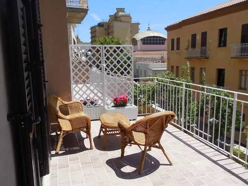 RELAXING VACATION RENTALS CLOSE TO CITY CENTER - LATE CHECK-OUT INCLUDED!