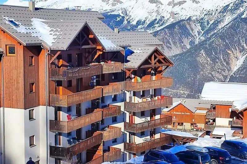 APARTMENT south-west facing PIED DES PISTES + private parking