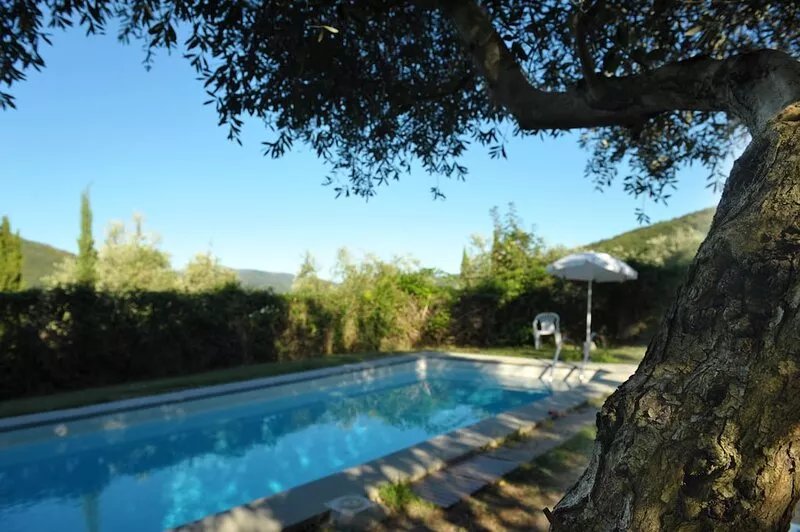 The Farmhouse of Caiano between nature, culture and swimming pool