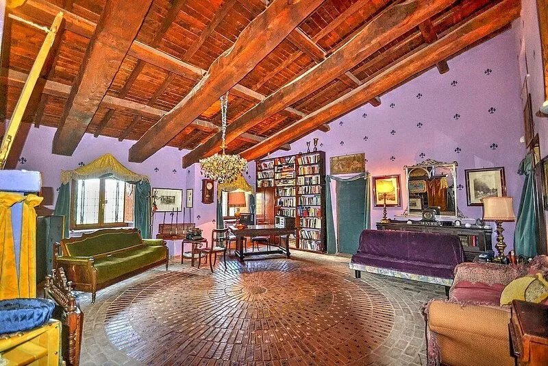 Villa Ascanio: A splendid three-story villa made of stone, with Free WI-FI.