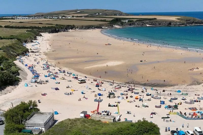 Just a short walk (less than 200m) from the sweeping sands of Harlyn Bay