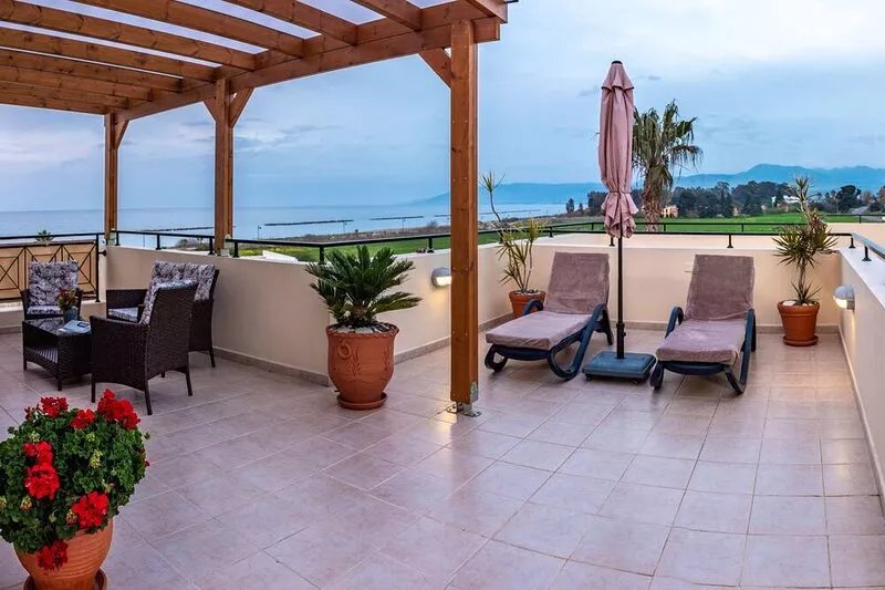 Exquisite penthause seafront free WiFi
