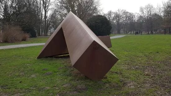 Skulptur "In Between"