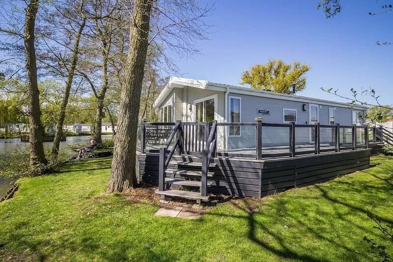 Stunning lodge boasting lake views at Weely Bridge Holiday Park ref 69005L