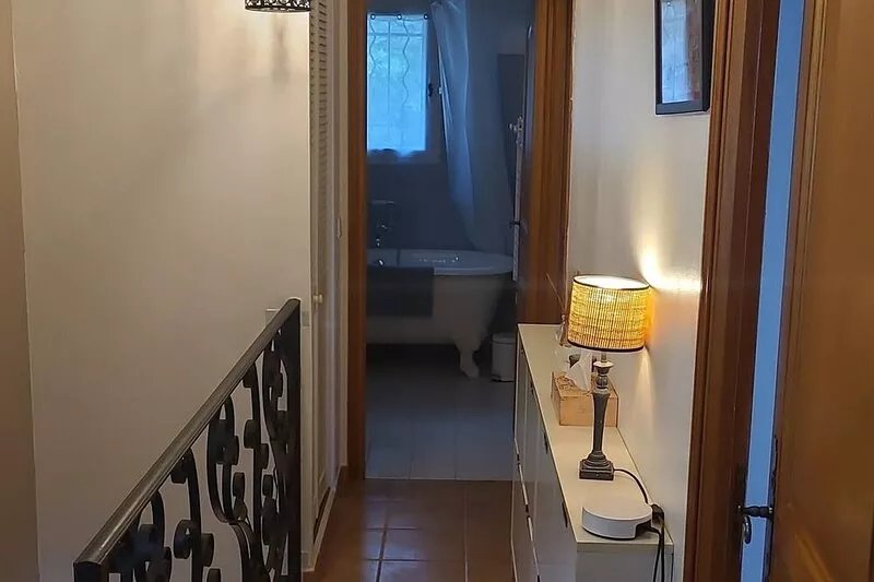 House 3 bedrooms, 2 bathrooms 3 wc, for 6 people with swimming pool.