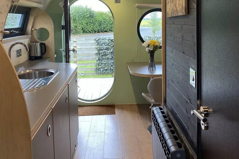 Luxury Anthropod - Ben Cleugh with Private Decking & Hot Tub