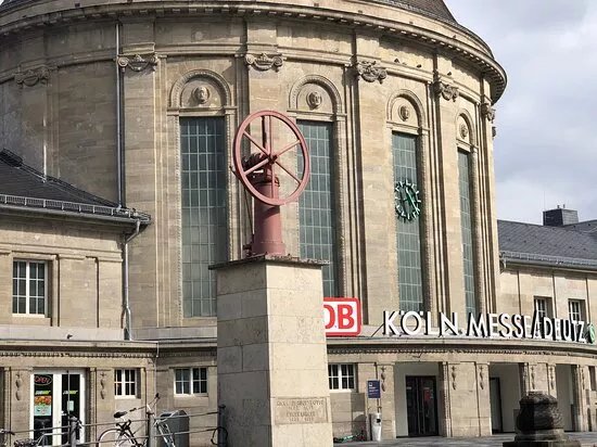 Denkmal fuer Nikolaus August Otto und Eugen Langen