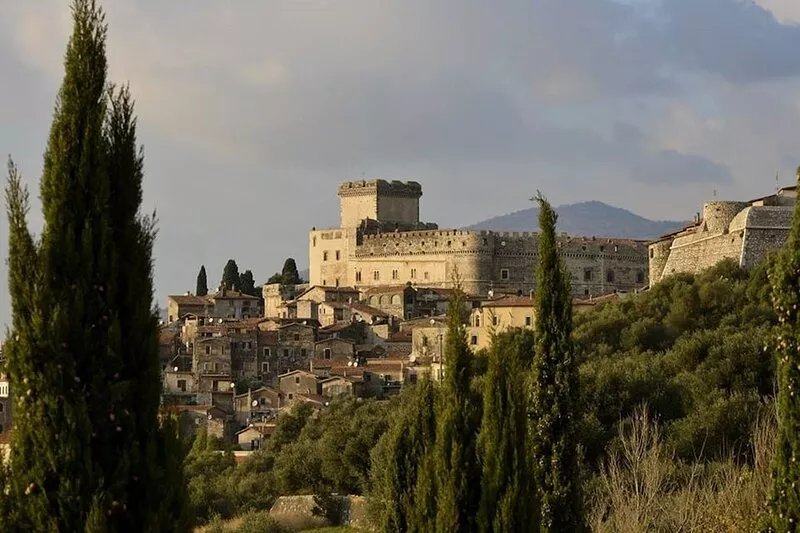Large apartment in a medieval stone Court, terrace, great view, pool use