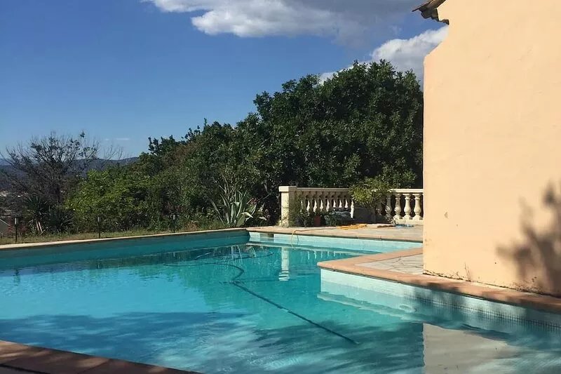 BEAUTIFUL VILLA IDEAL FOR A VACATION WITH FRIENDS