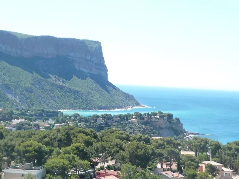 Beautiful T4, sea view, air conditioning, parking, near the center and the port
