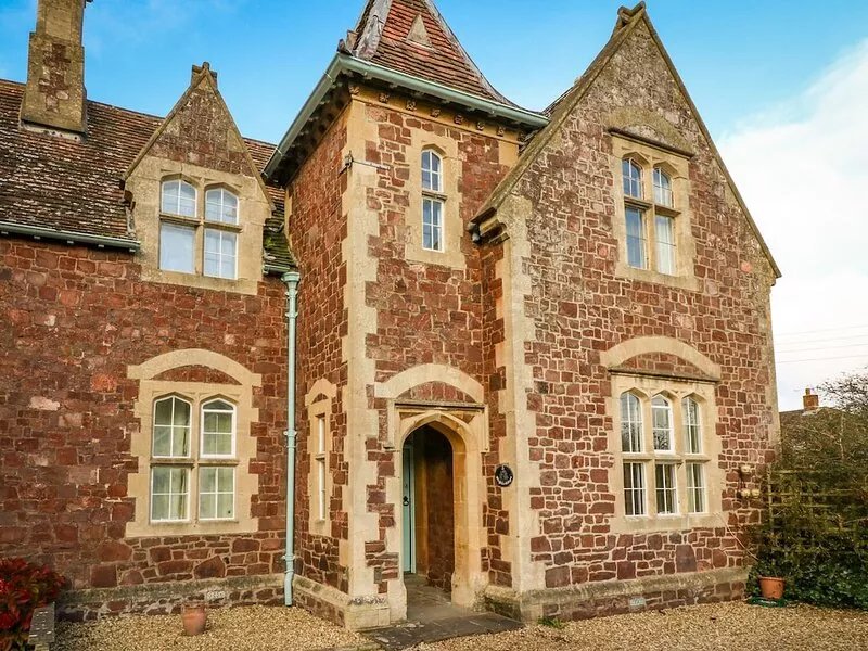 3 OLD POLICE STATION, pet friendly, with open fire in Dunster