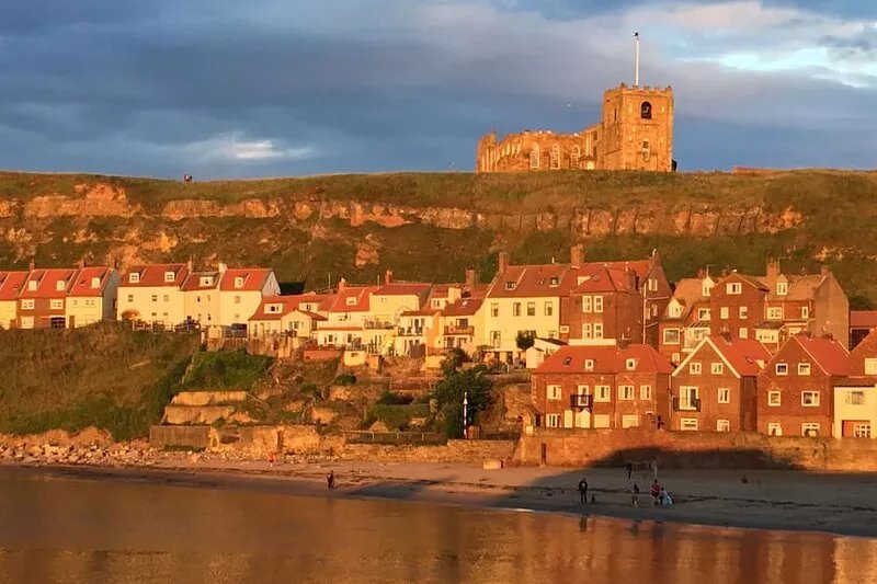 6 bed/6 bath - sea views/garden/parking/Sky/Hot tub hire. 4 NIGHTS FOR 3