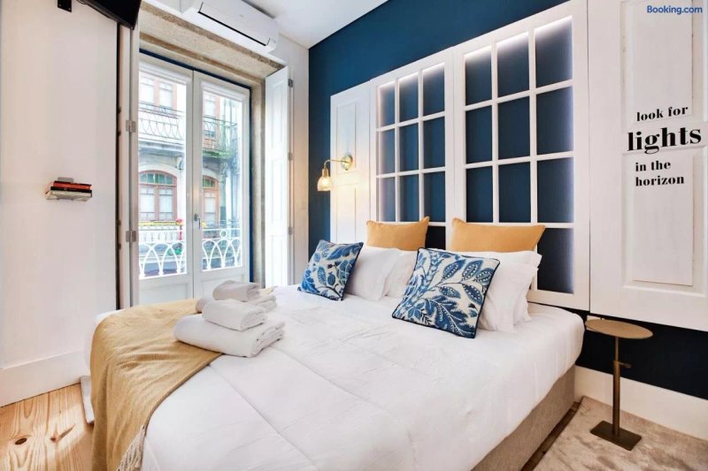 Janelas de Sao Bento by Porto City Hosts