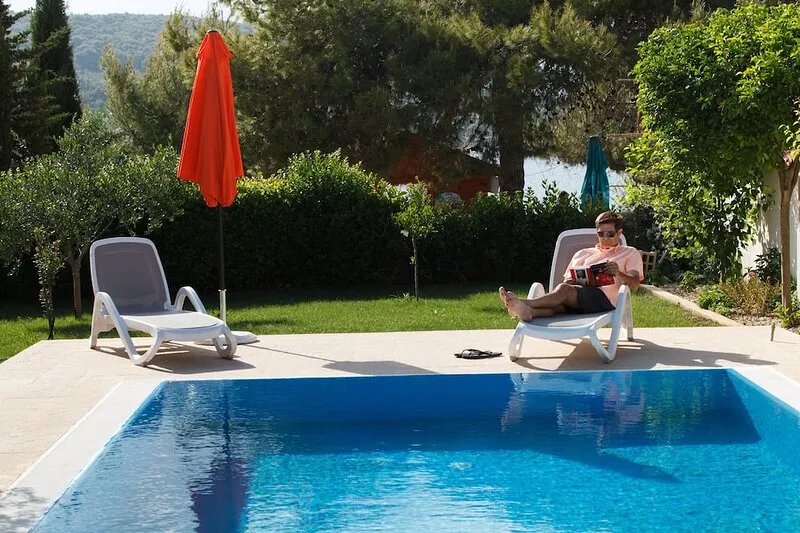 Beach house, 6 people, private pool, garden, terrace, families & kids