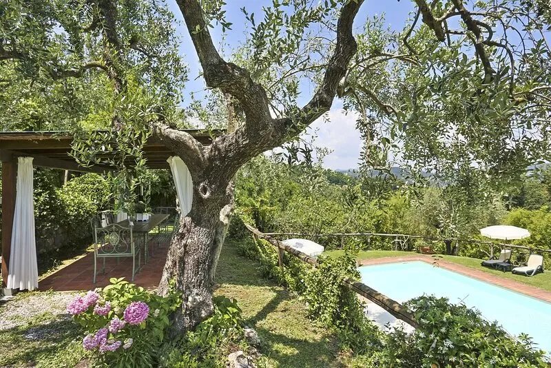 Orpheus & Eurydice House in a splendid estate with a pool on the hills of Lucca