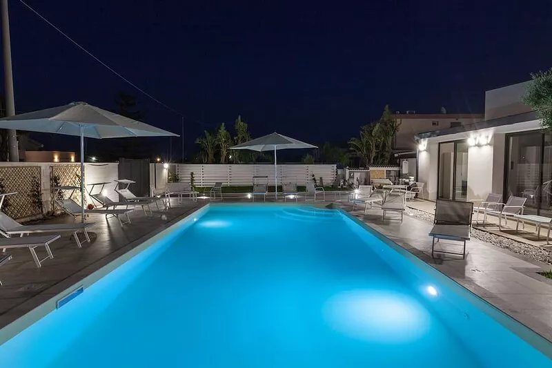 Sunshine's House, Beautiful Villa With Swimming Pool Close ToThe Beach