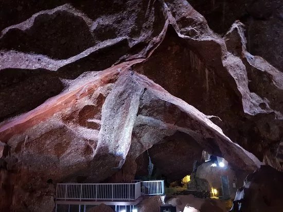 Coves Del Salnitre
