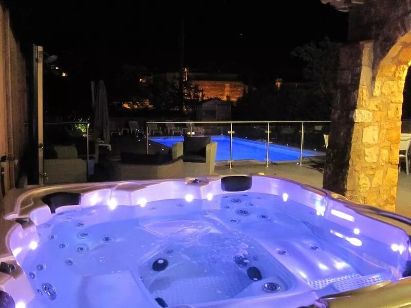 Fantastic location, Walking distance into Juan Les Pins and Antibes