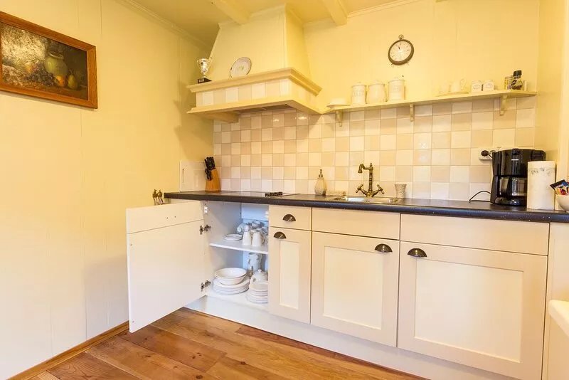 Near Amsterdam, luxury guesthouse with kitchen, Jacuzzi and private Finnish
