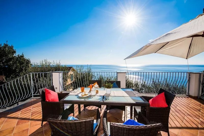 In Amalfi  villa  sea view at 200 Mt from the beach...available for event