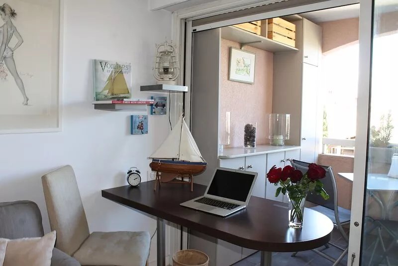 Studio cabine overlooking Port Vauban, min walk to old Antibes