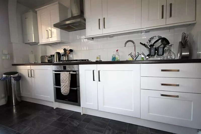 An idyllic coastal cottage minutes from the beach