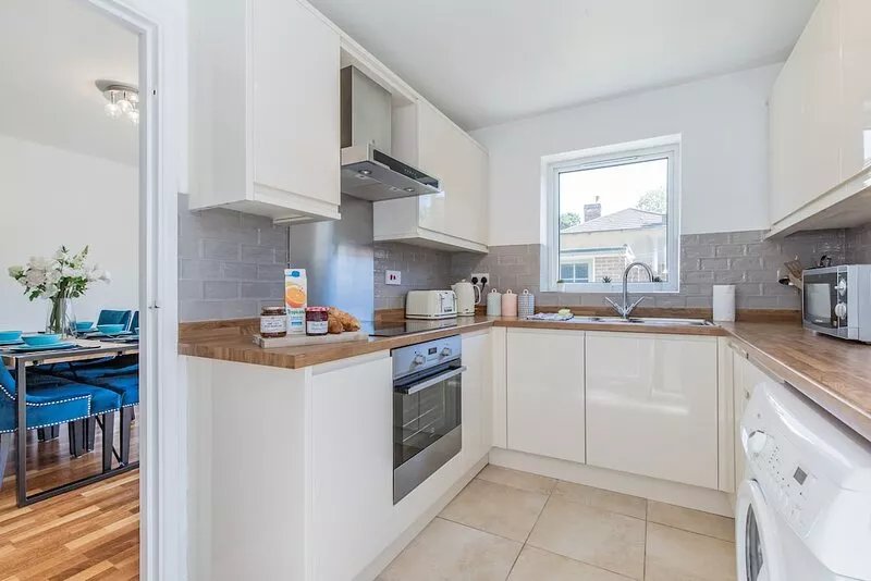 Stylish Townhouse with parking for 2!