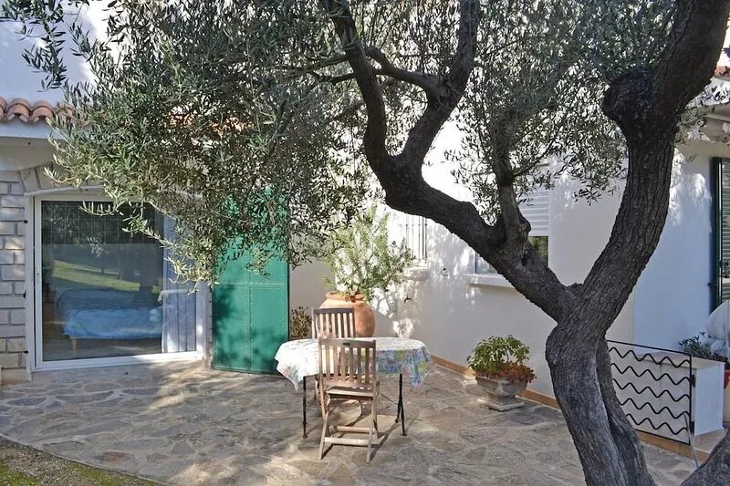 Awesome home in Toulon