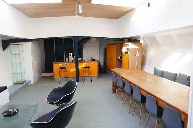 Boat hotel Wilhelmina, Rotterdam city center