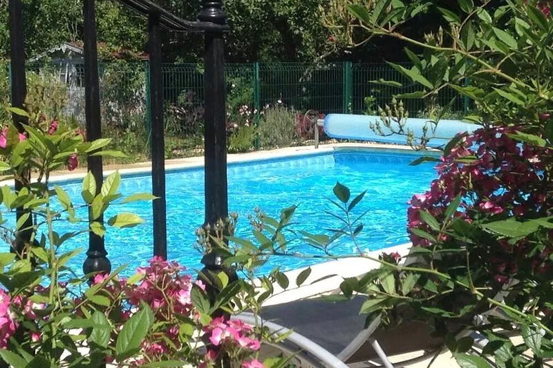 Beautiful 2 bedroom cottage 5 minutes from the River Charente